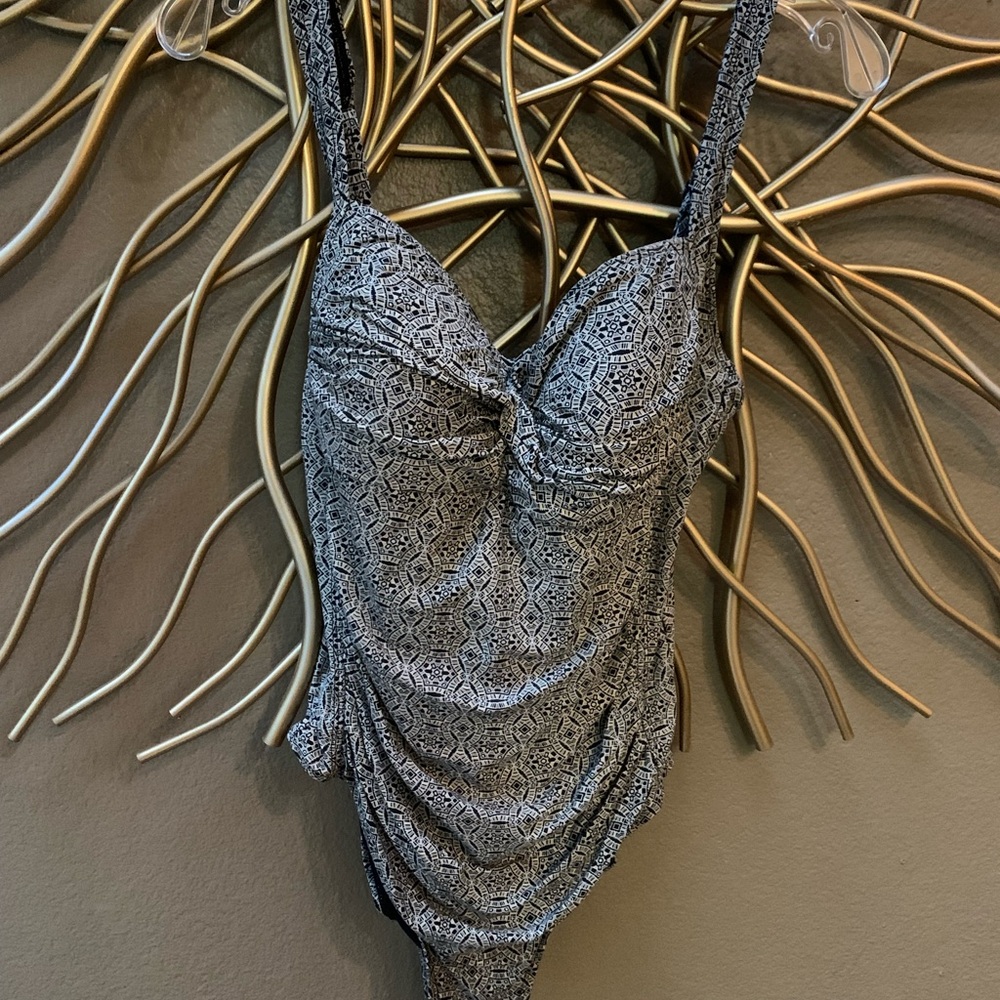 Ladies Size 10 Nip Tuck Swimsuit - image 1